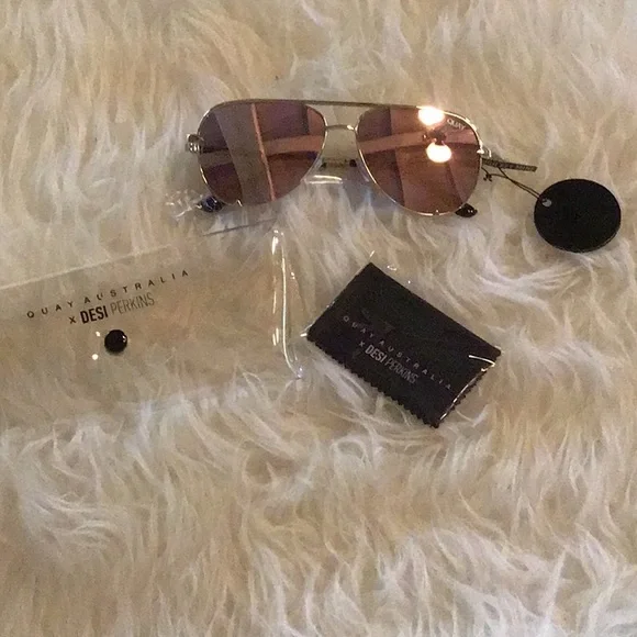 1 left Host Pick! 🌼🌼🌼NEW! gold Quay high key aviators - Picture 6 of 8